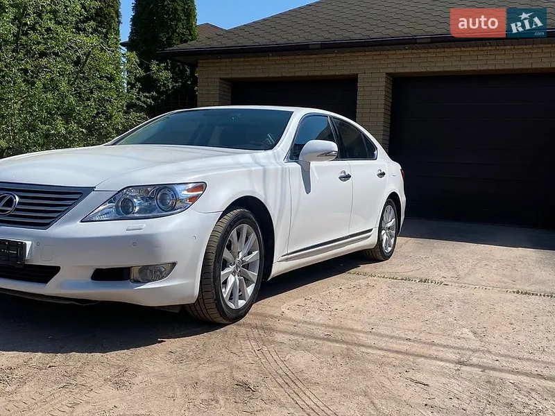 Lexus LS