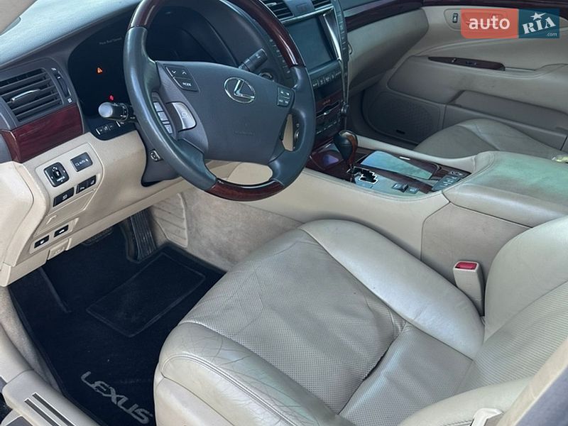 Седан Lexus LS 2007 в Львове