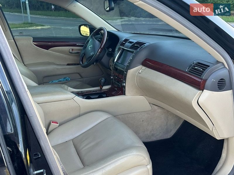 Седан Lexus LS 2007 в Львове