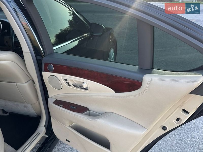 Седан Lexus LS 2007 в Львове