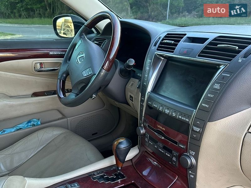 Седан Lexus LS 2007 в Львове