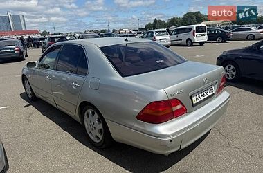 Lexus LS  2001