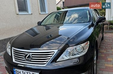 Lexus LS  2011