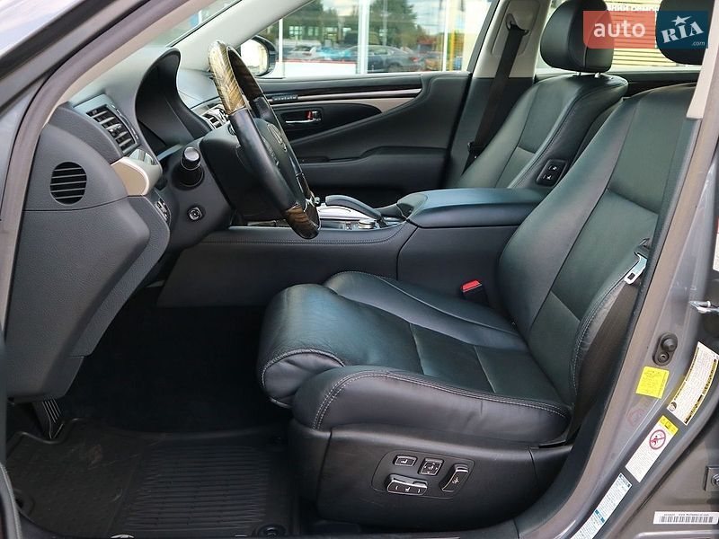 Седан Lexus LS 2017 в Киеве