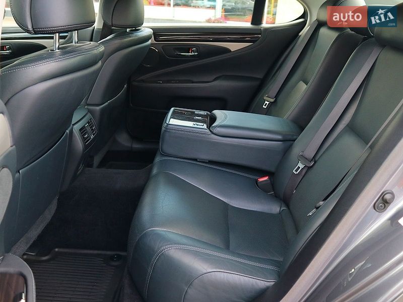 Седан Lexus LS 2017 в Киеве