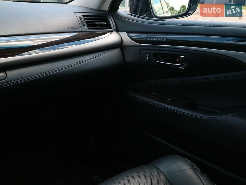 Седан Lexus LS 2017 в Киеве