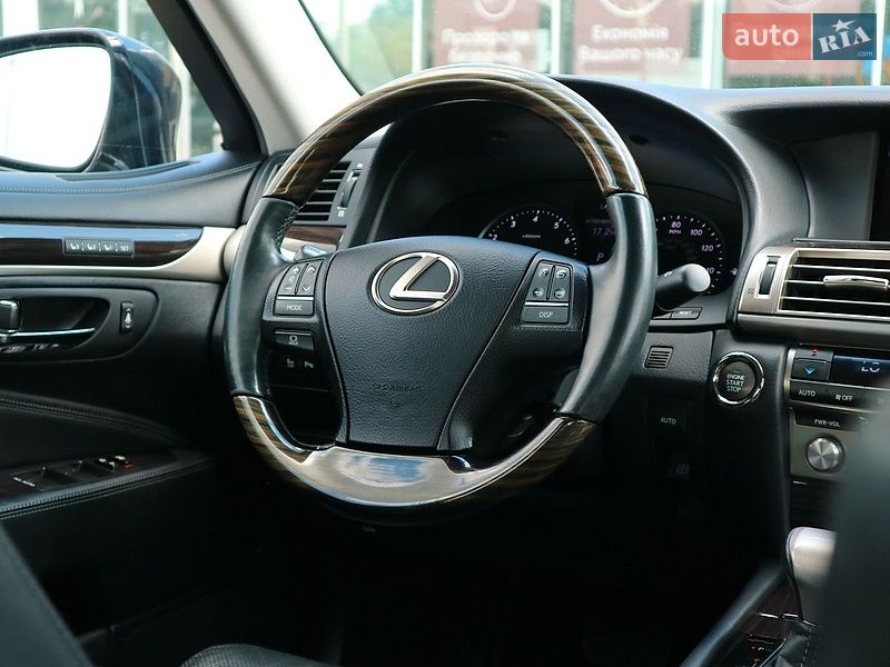 Седан Lexus LS 2017 в Киеве