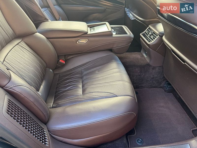 Седан Lexus LS 2017 в Киеве