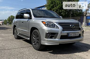 Lexus LX  2013