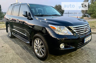 Lexus LX  2011