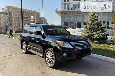 Lexus LX  2010