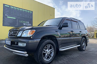 Lexus LX  2005