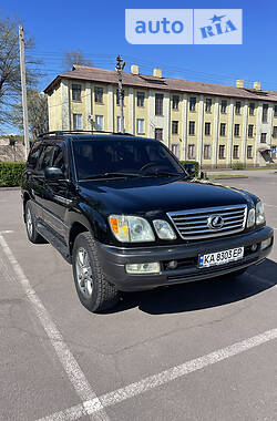 Lexus LX  2005