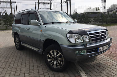 Lexus LX  2005