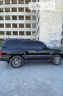 Lexus LX  2005