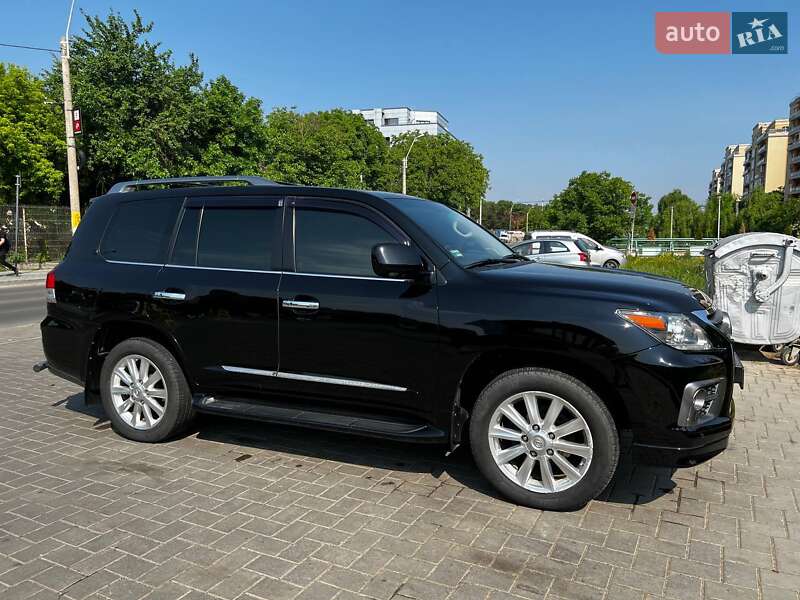 Lexus LX