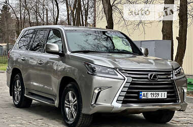 Lexus LX  2020