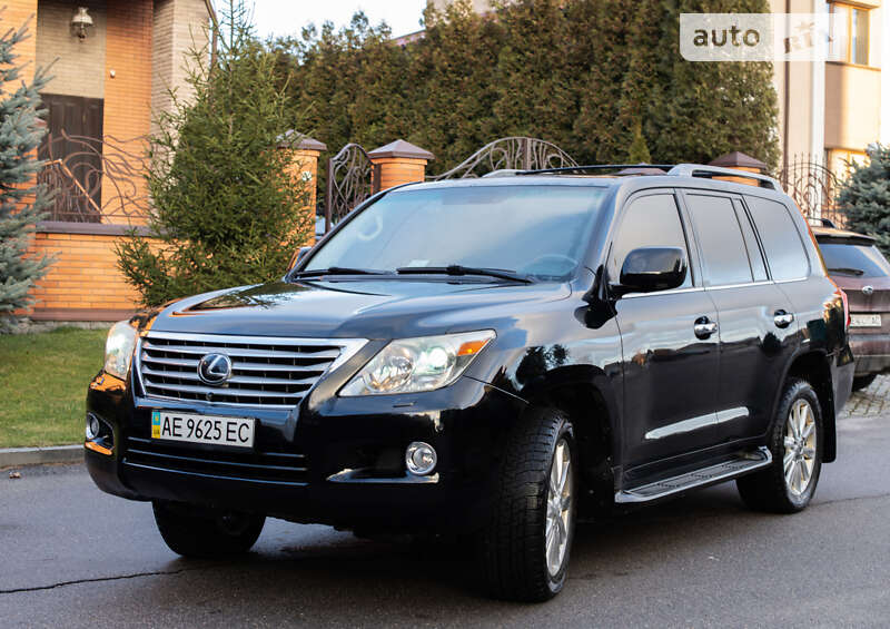 Позашляховик / Кросовер Lexus LX