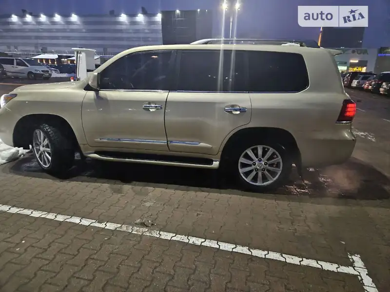 Lexus LX