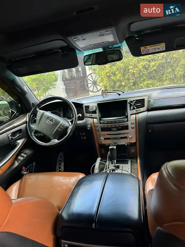 Lexus LX