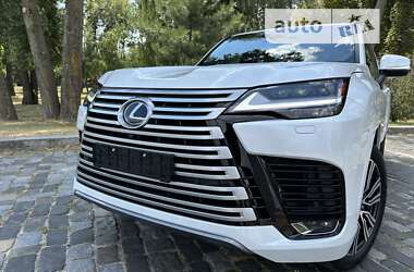 Lexus LX  2022