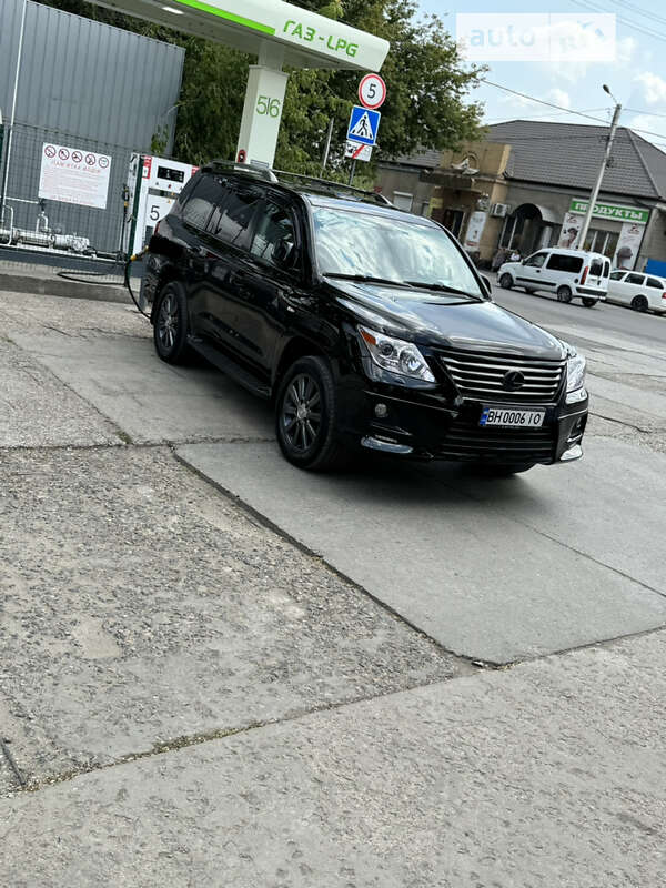 Lexus LX