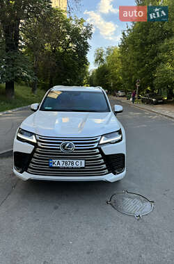 Lexus LX  2022