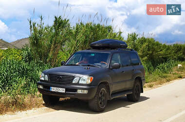 Lexus LX  2005