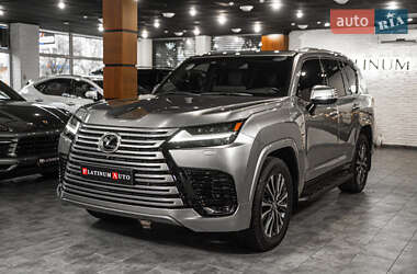 Lexus LX  2022