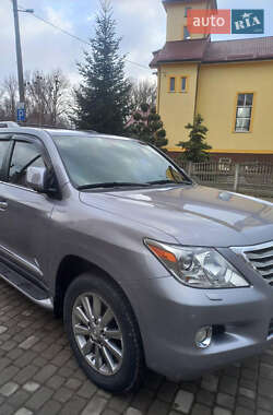 Lexus LX  2010