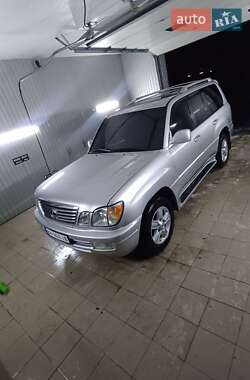 Lexus LX  2005