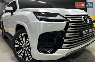 Lexus LX  2022