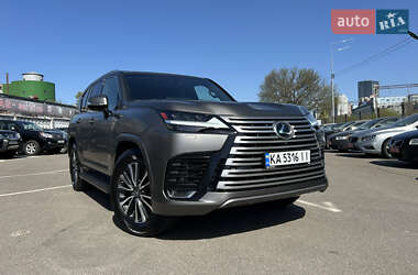 Lexus LX  2022
