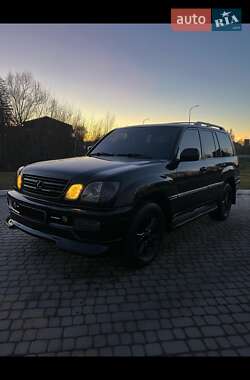 Lexus LX  2004