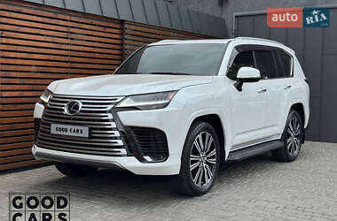 Lexus LX  2022