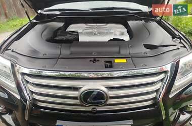 Lexus LX  2010