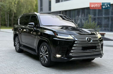 Lexus LX  2022