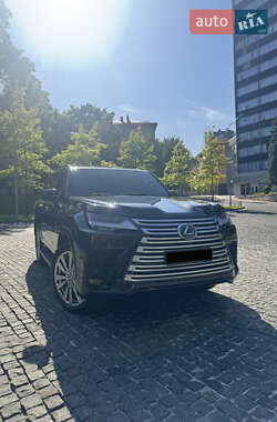 Lexus LX  2022
