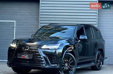 Lexus LX  2022