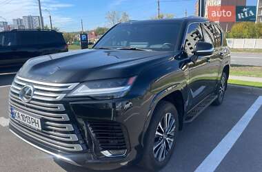 Lexus LX  2022