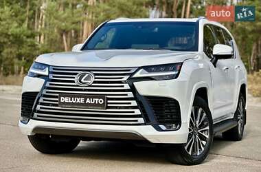Lexus LX  2022