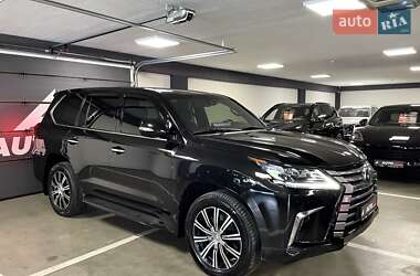 Lexus LX  2019