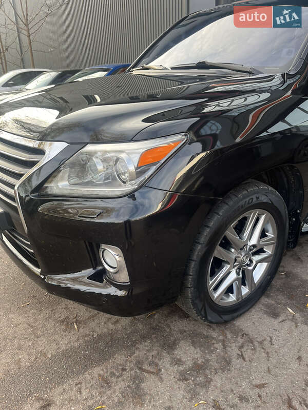 Lexus LX