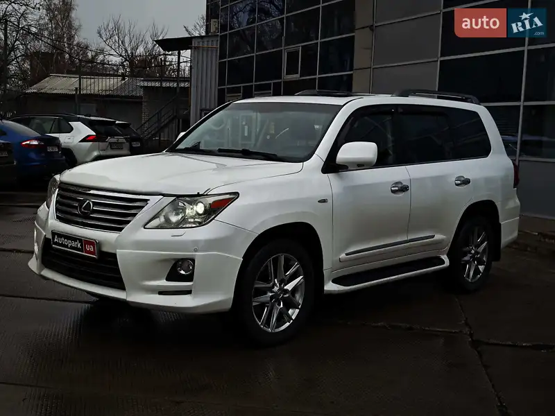 Lexus LX