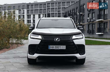 Lexus LX  2022