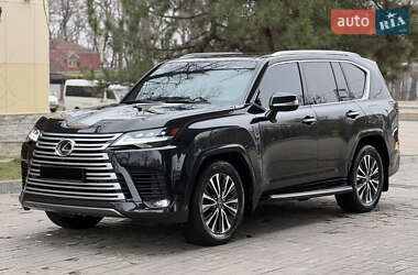 Lexus LX  2022