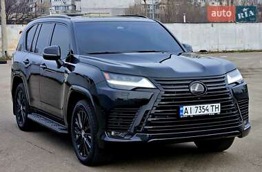 Lexus LX  2025