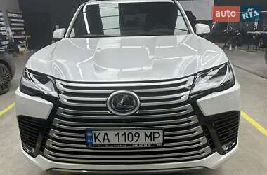 Lexus LX  2022