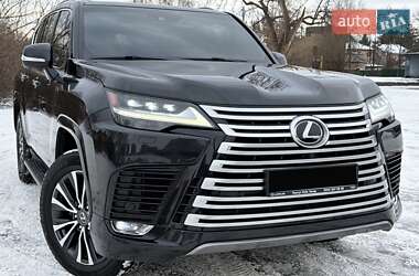 Lexus LX  2022
