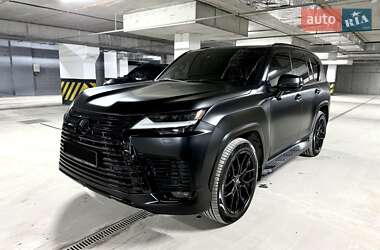 Lexus LX  2022